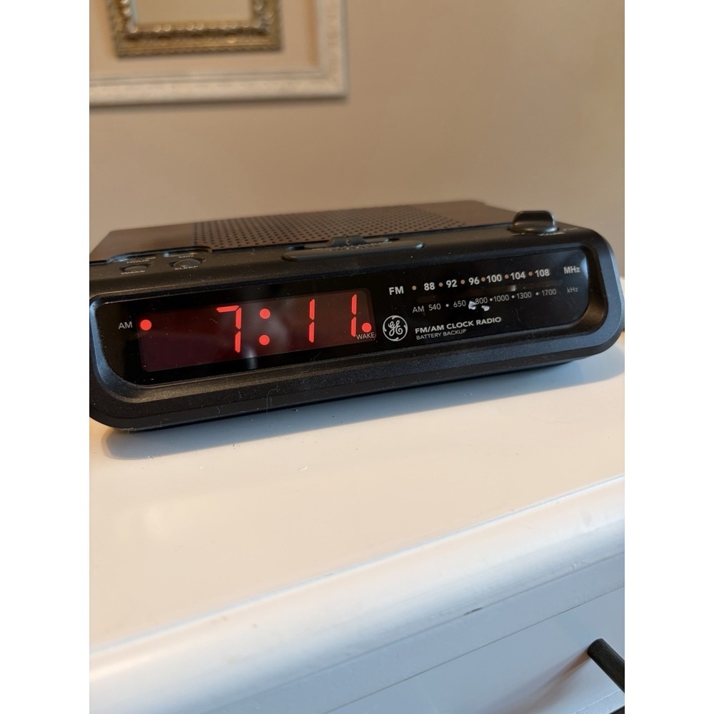 VTG General Electric GE Alarm Clock AM/FM Radio 7-4613C Wood Grain Retro WORKS!
